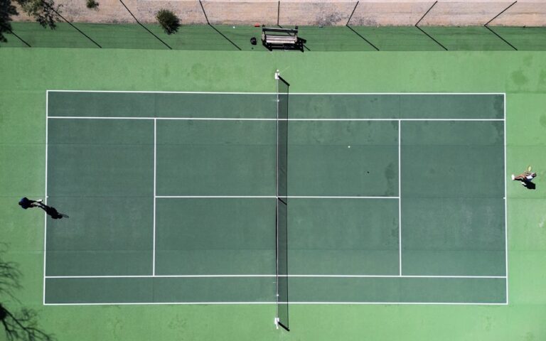 Tennisbaner: En Omfattende Guide til Valg, Vedlikehold og Bruk